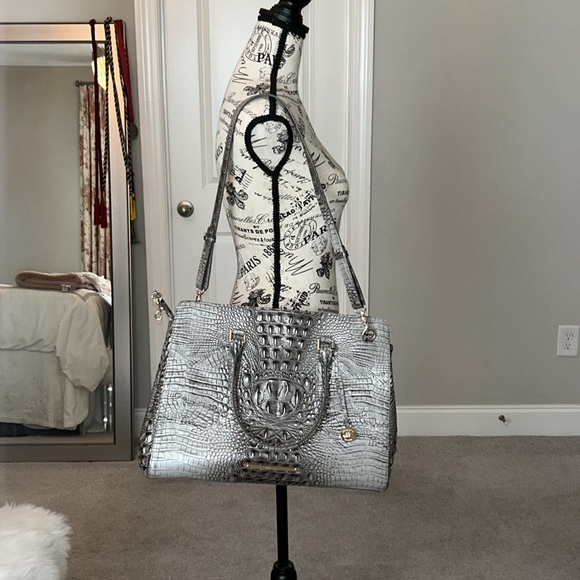 ๐๐๐ Beautiful Brahmin Satchel - Picture 3 of 5